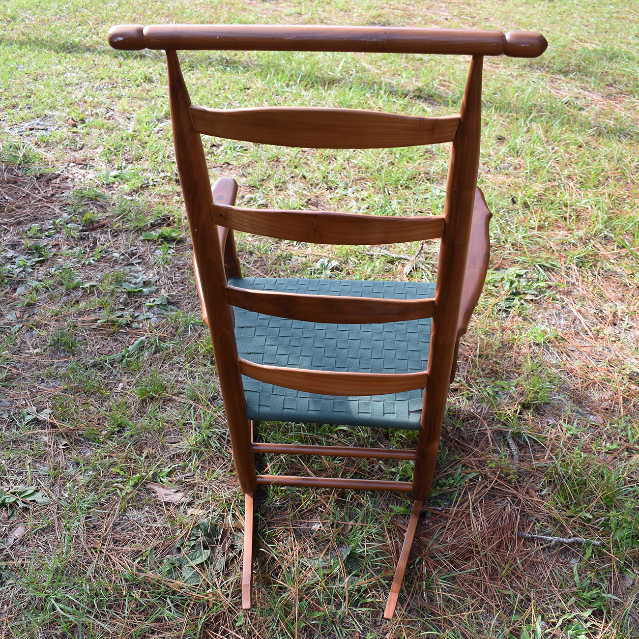 shaker type rocker with wooden pins